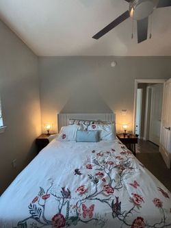 Wayfair White Queen bedframe
