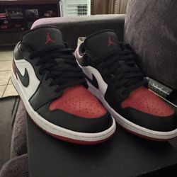 Jordan 1 Low "White/Black/Varsity Red"
