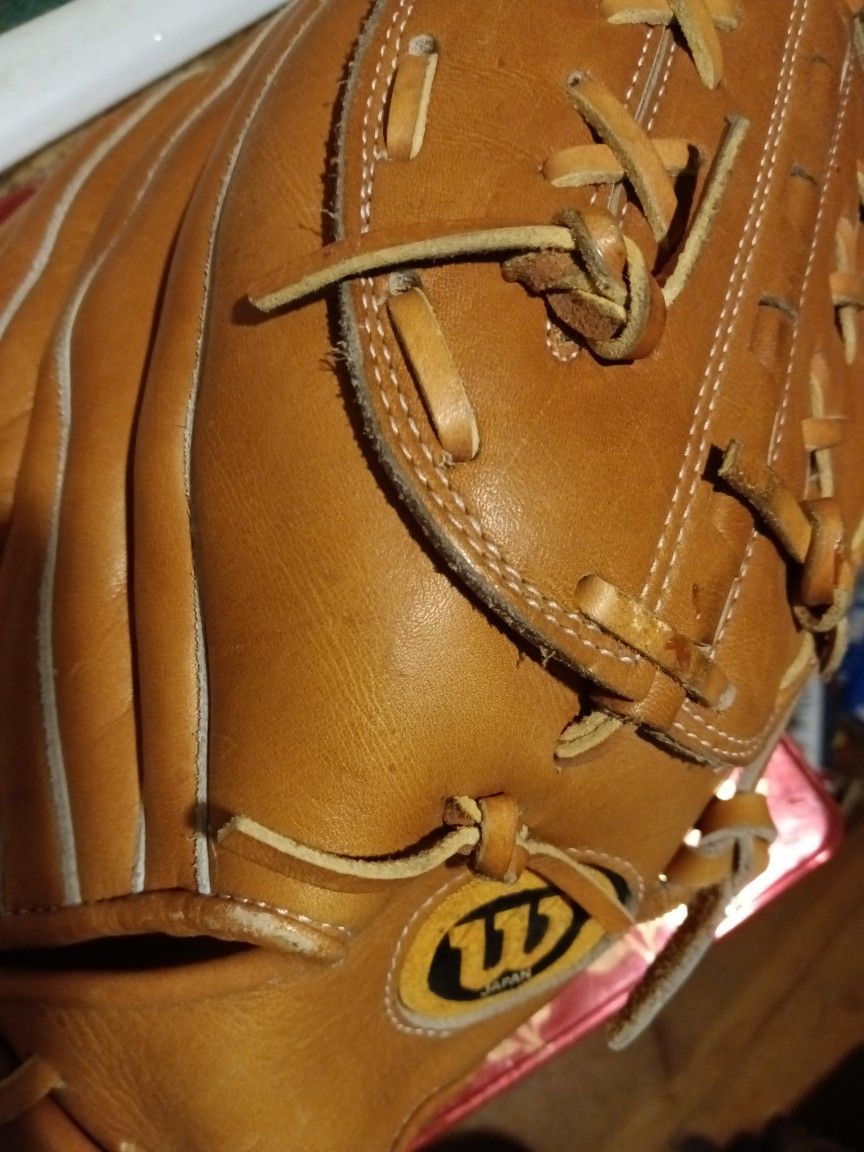 Wilson A2124 Professional Baseball Glove 12"