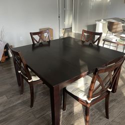 Dining Table w 4 Chairs