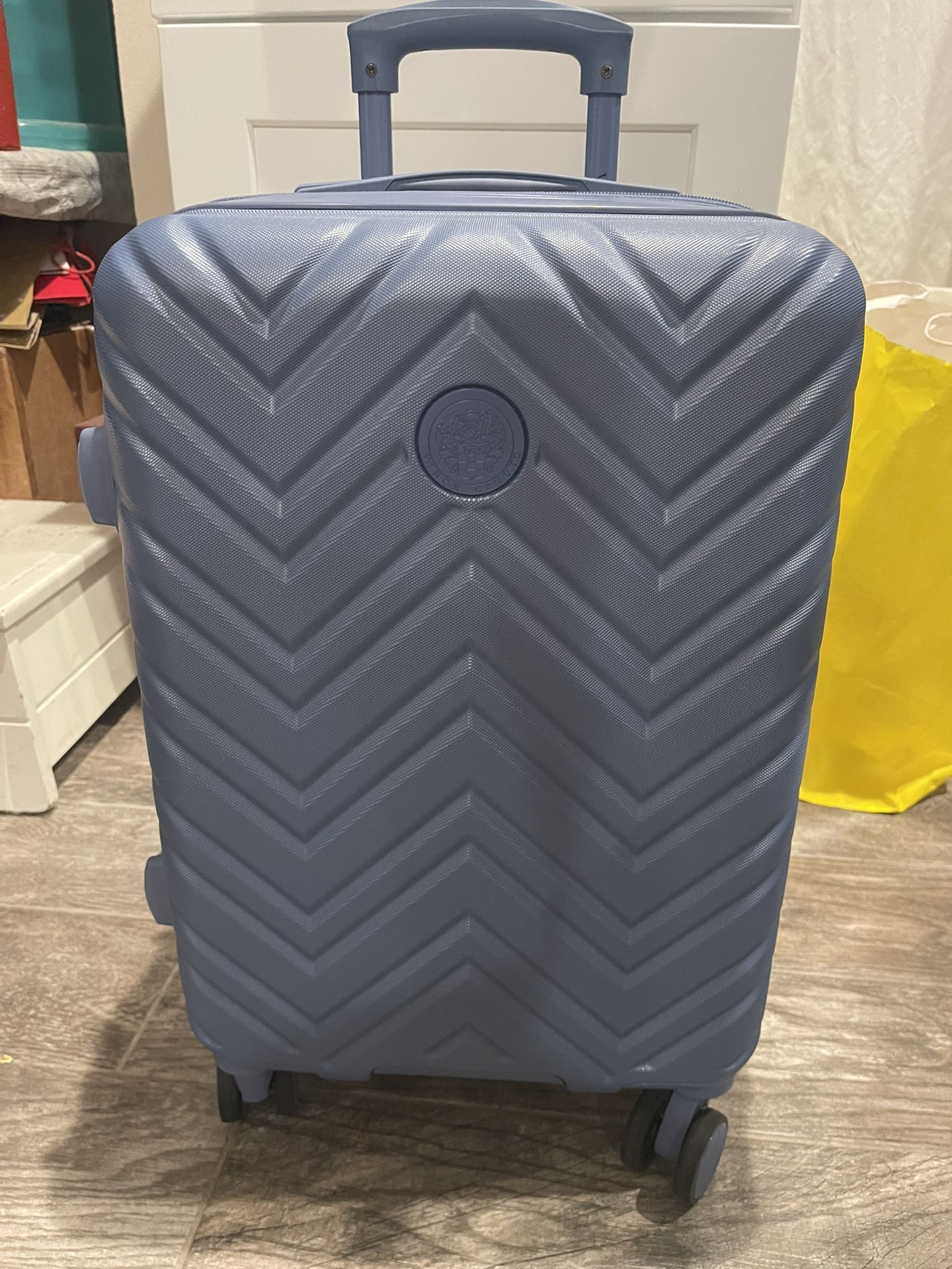 Vince Camuto Rolling Carry On With Hard Cover 22 X 10