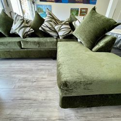 🛋️ Beautiful Green Sectional Sofa – Modern & Comfortable - $0 Down, Flexible Payments Available