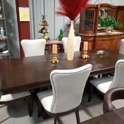 Elegant Dining Room Table Set 