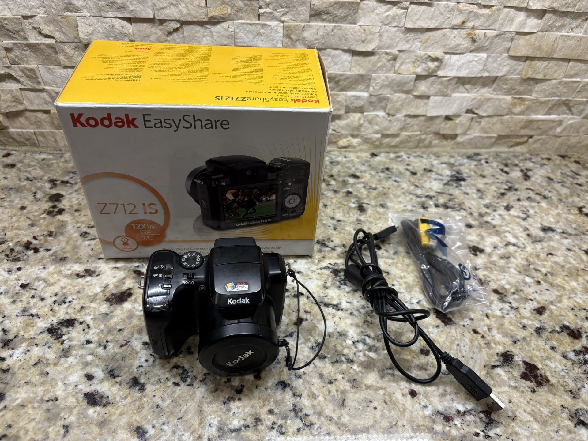 Kodak Easyshare Z712 IS Black 12x Optical Zoom 7.1 MP Digital Camera