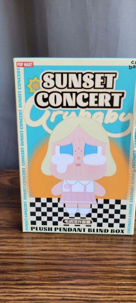Popmart Crybaby Sunset Concert Series Plush Pendant