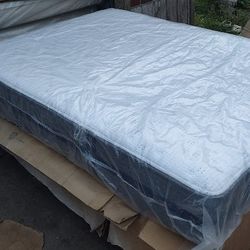 Serta Hybrid Queen Size Mattress And Box Spring 