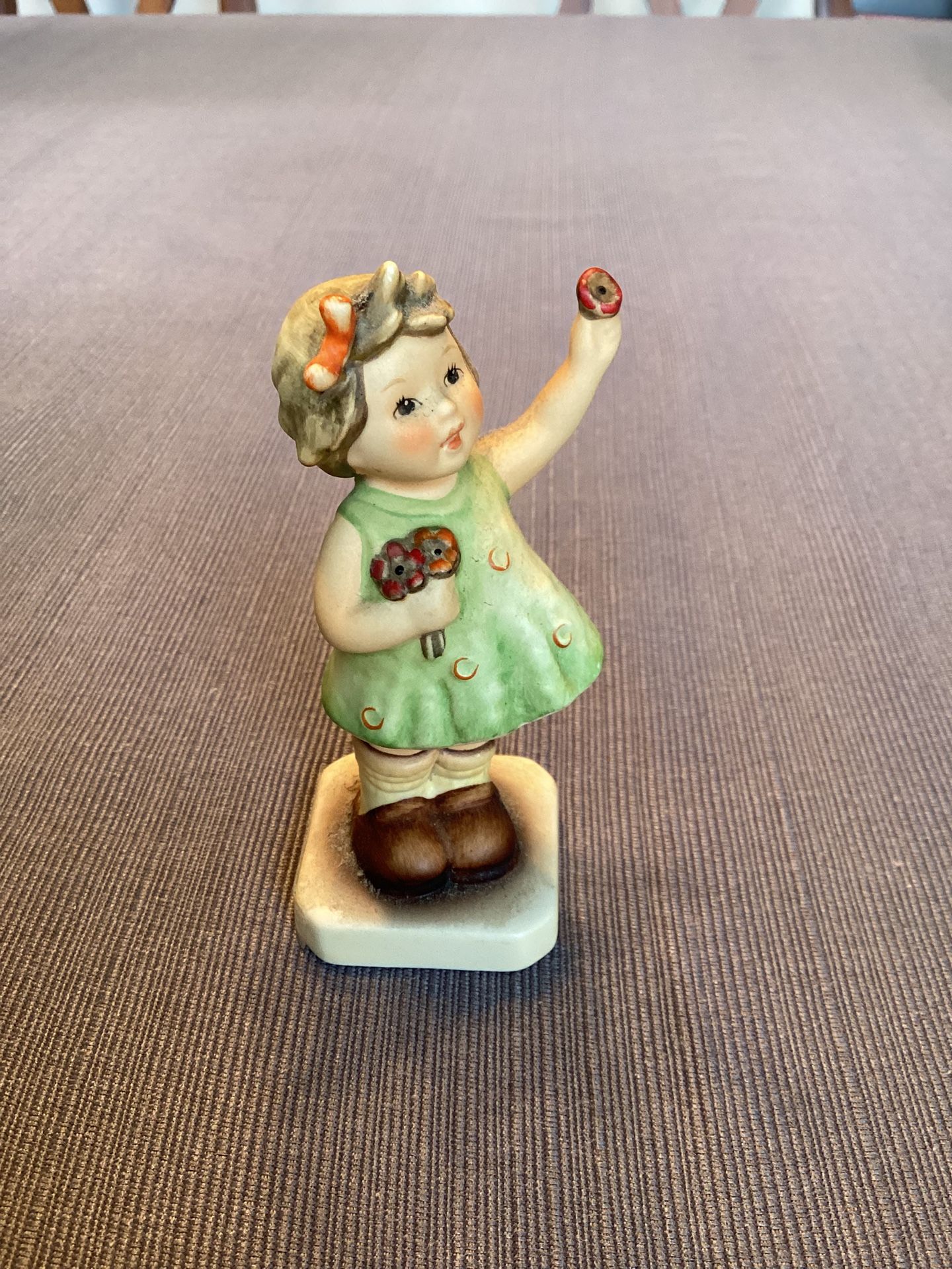 Vintage Original M.I. Hummel Porcelain Figurine, like new, Forever Yours 1996 #793