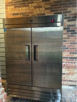 Se Bende está Refrijerador  comercial es nuevo no sé a usado en grand prairie