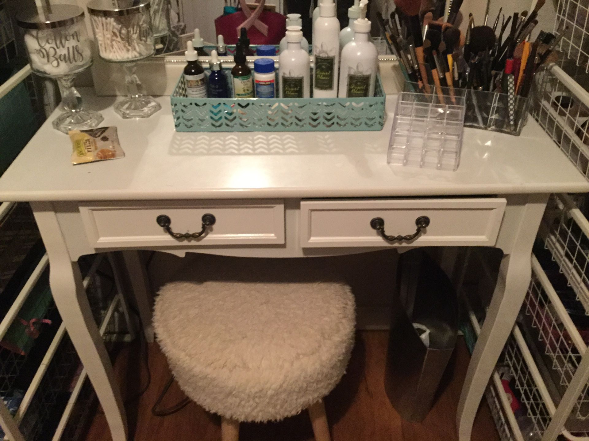 White vanity desk no mirror