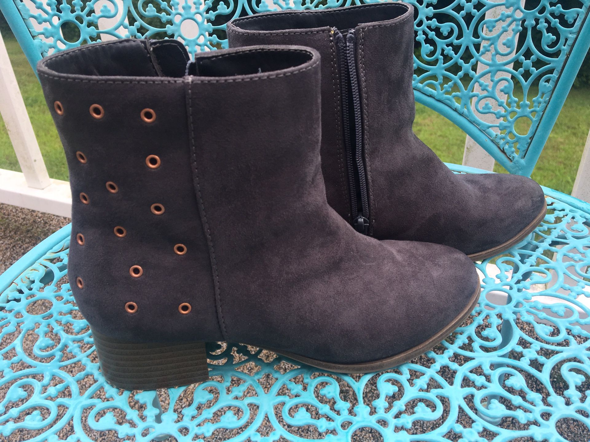 Grey suede boots. Girls size 5