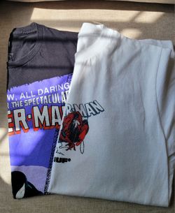 2 Spider-man T-shirts Size Men's Small