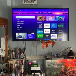 EUC 36 Inch ROKU Smart TV