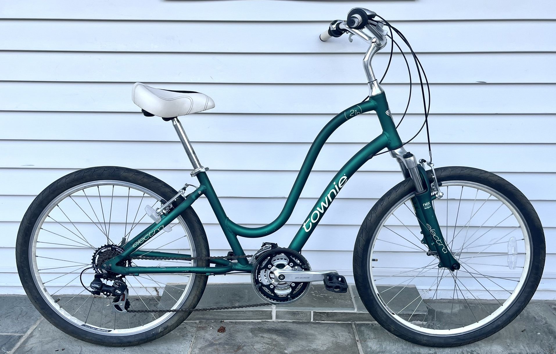 Medium Electra Townie 21D Hybrid Cruiser Bike, Just Serviced