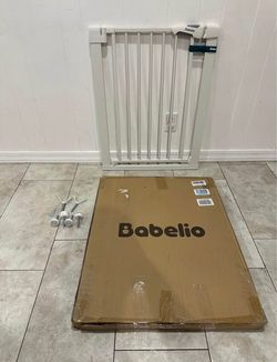 Pet Gate / Baby Gate - Fits Openings 26” - 29”