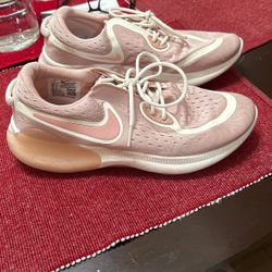 Woman Sneaker’s (NOT SOLD)