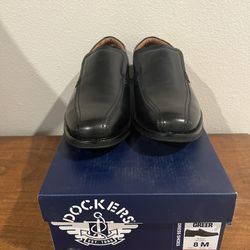 Brand new Dockers Men’s 8-M Bradey Black Synthetic Leather Business Dress Slip-on Shoe with box