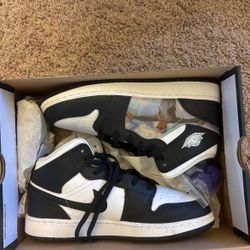 Air Jordan 1 Mid 