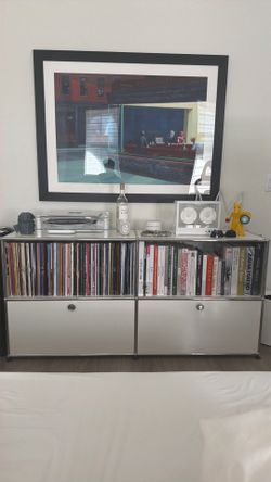 LIKE NEW USM SHELF. VINYLS. SPEAKER. VINYL RECORD. BOOKS