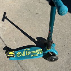 micro maxi scooter - wheels light up  - hardly used