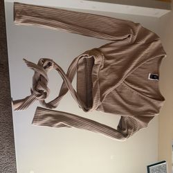 Long Sleeve Crisscross Crop Top 
