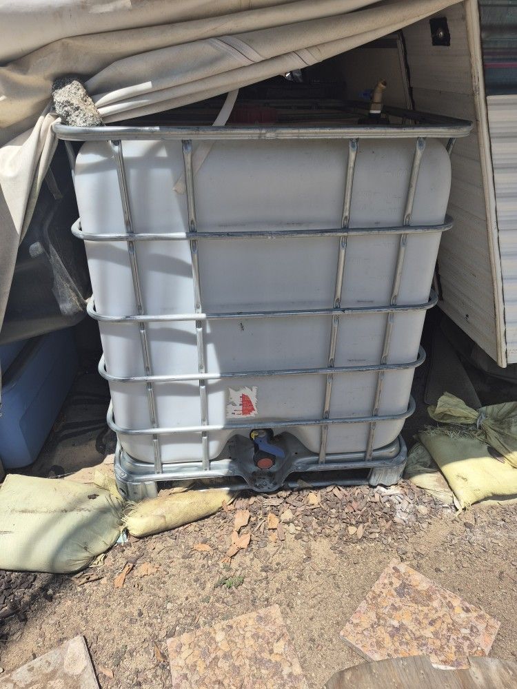 Food Grade Water Holding Tank 275 Gallon