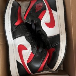 Jordan 1 Mid