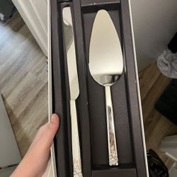 Vera Wang Cake Cutter