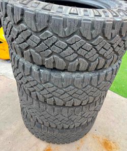 285/75/18 Goodyear Selling a set of 4 tires in excellent condition 🫡