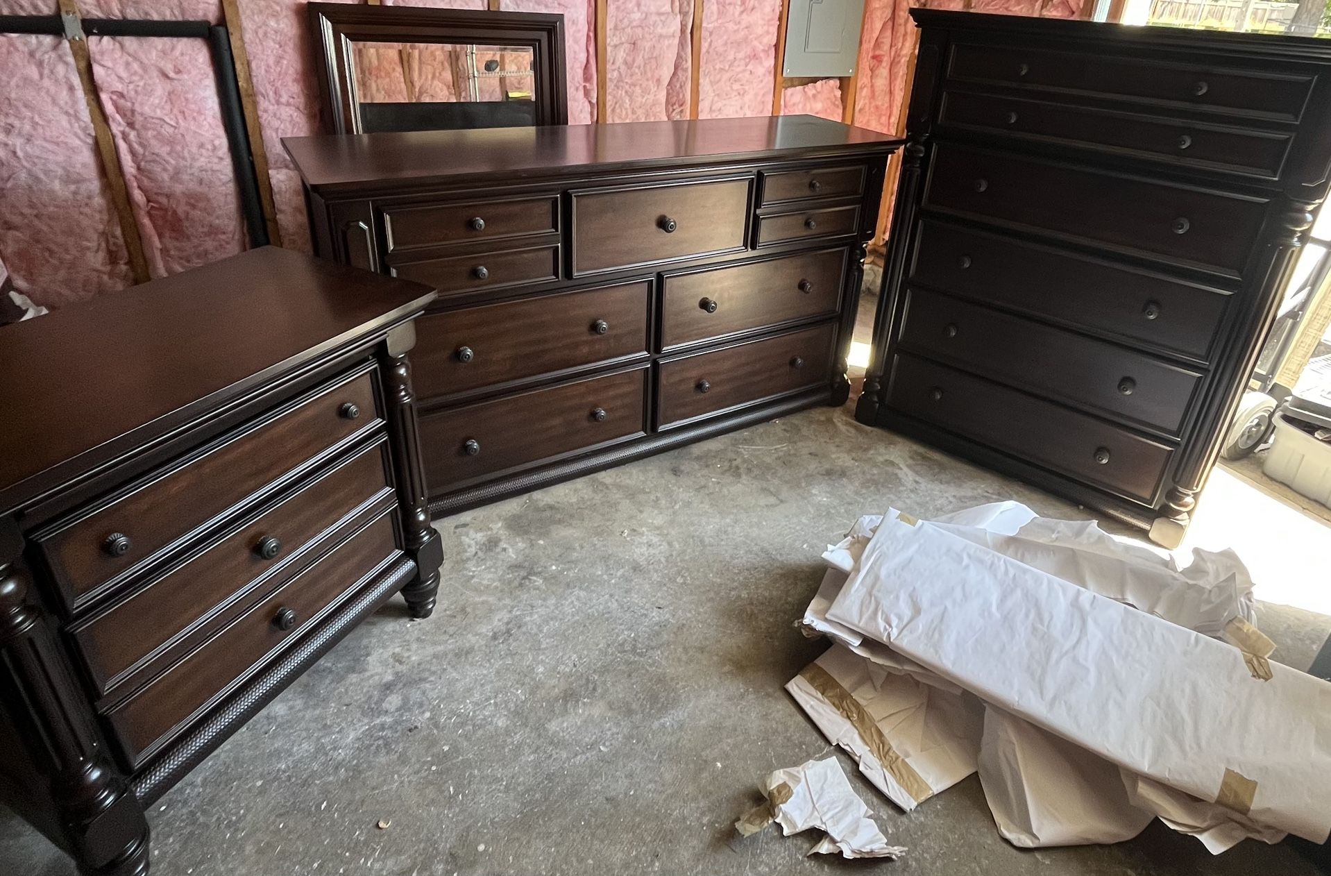 Bedroom Furniture Set