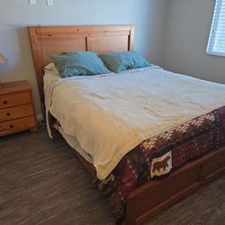 Queen Bedroom Set - Knotty Pine Wood