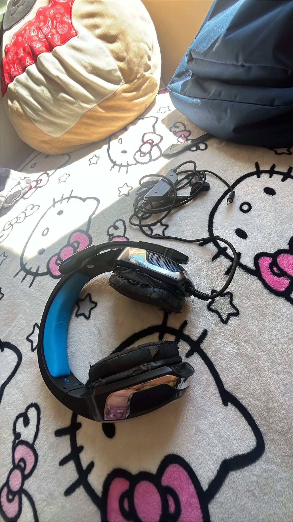 Headphones 