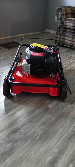 SELLING MY NEW LAWN MOWER BRAND NEW STILL IN BOXS