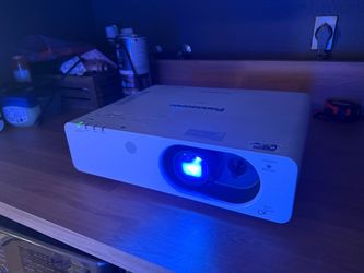 HDMI Panasonic Projector 3500 Lumens