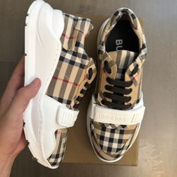 BURBERRY SNEAKERS