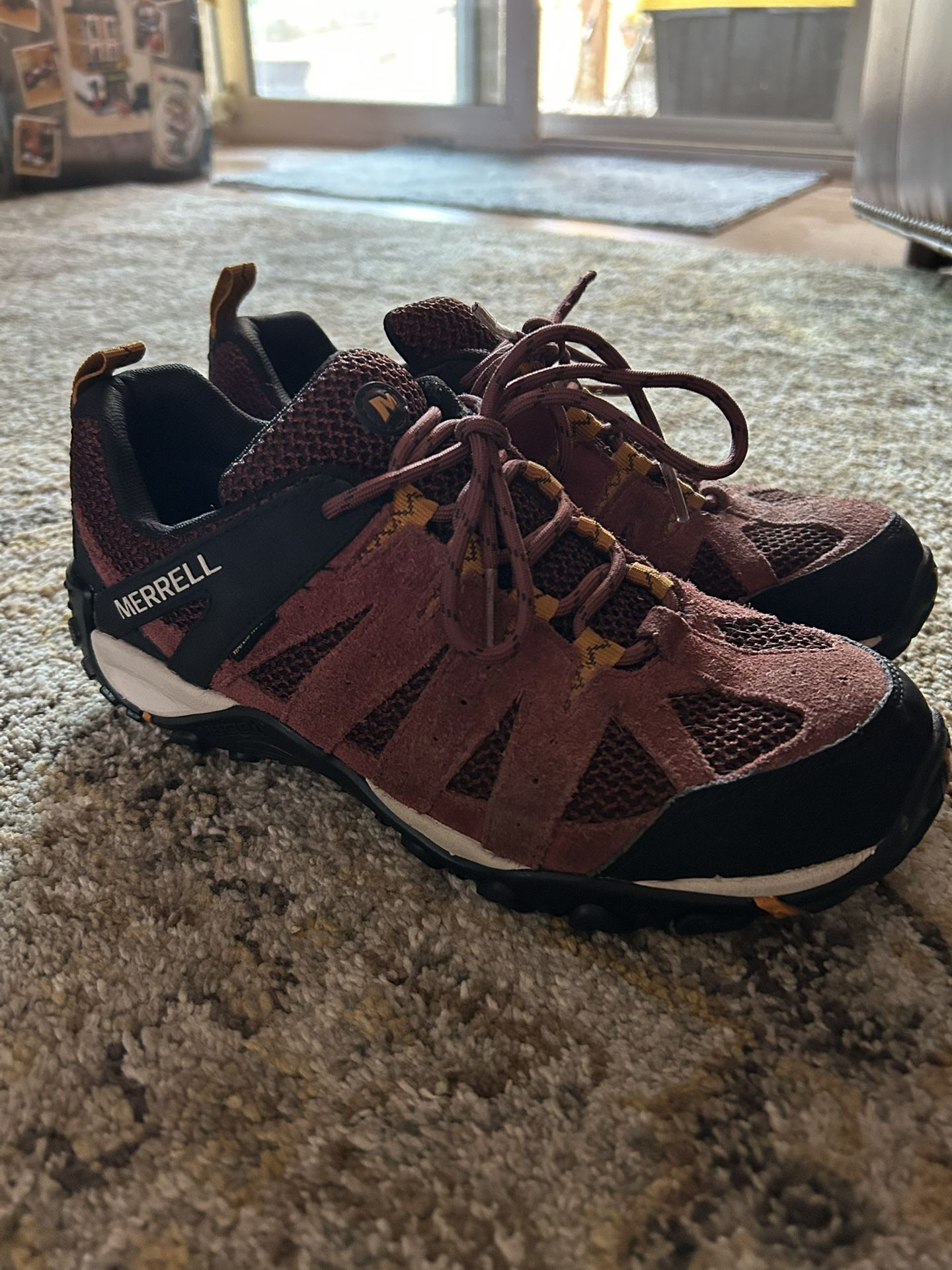 Women’s hiking shoes