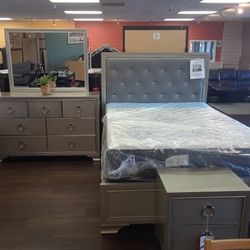 New 4-Piece Queen Bedroom Set Queen Bed Frame Dresser And Nightstand