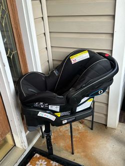 Graco SnugRide SnugLock LX Infant Car Seat with Base – $75 OBO
