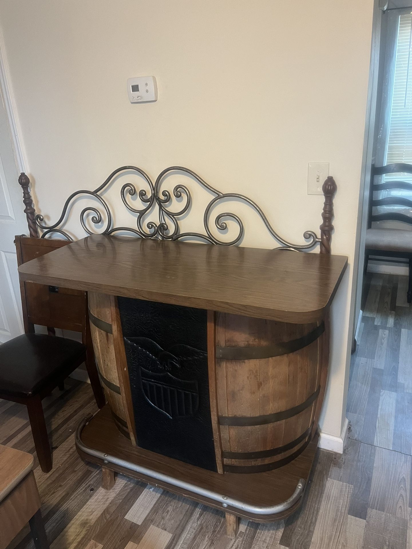 WoodBar Antique, Golf Clubs And Bag , Sleds