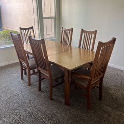Kitchen/ Dining Room Table & 6 Chairs 