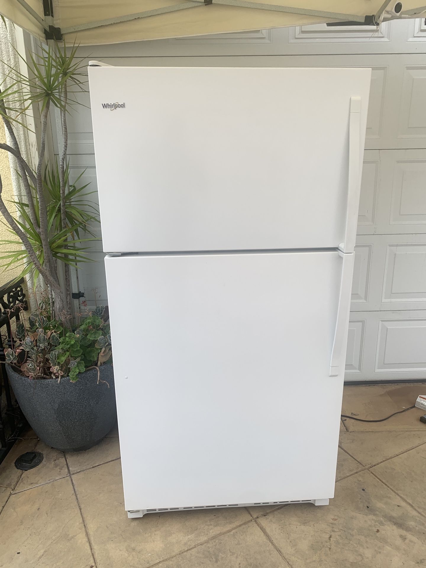 WIRLPOOL Refrigerator