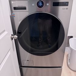 LG Ventless Washer/Dryer Combo – Works Great – Pick Up Only Extended Warranty 2027