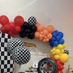 CUSTOM BALLOON ARCHES