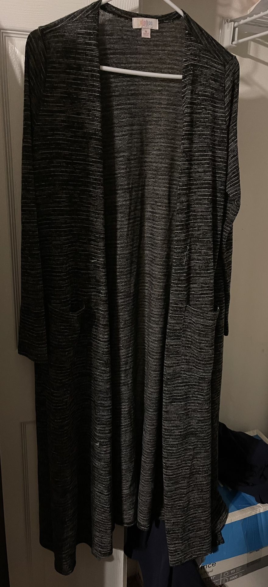 LulaRoe Sarah Duster Cardigan Open Front Elegant Grey Size Medium Long Sleeve Smoke Free