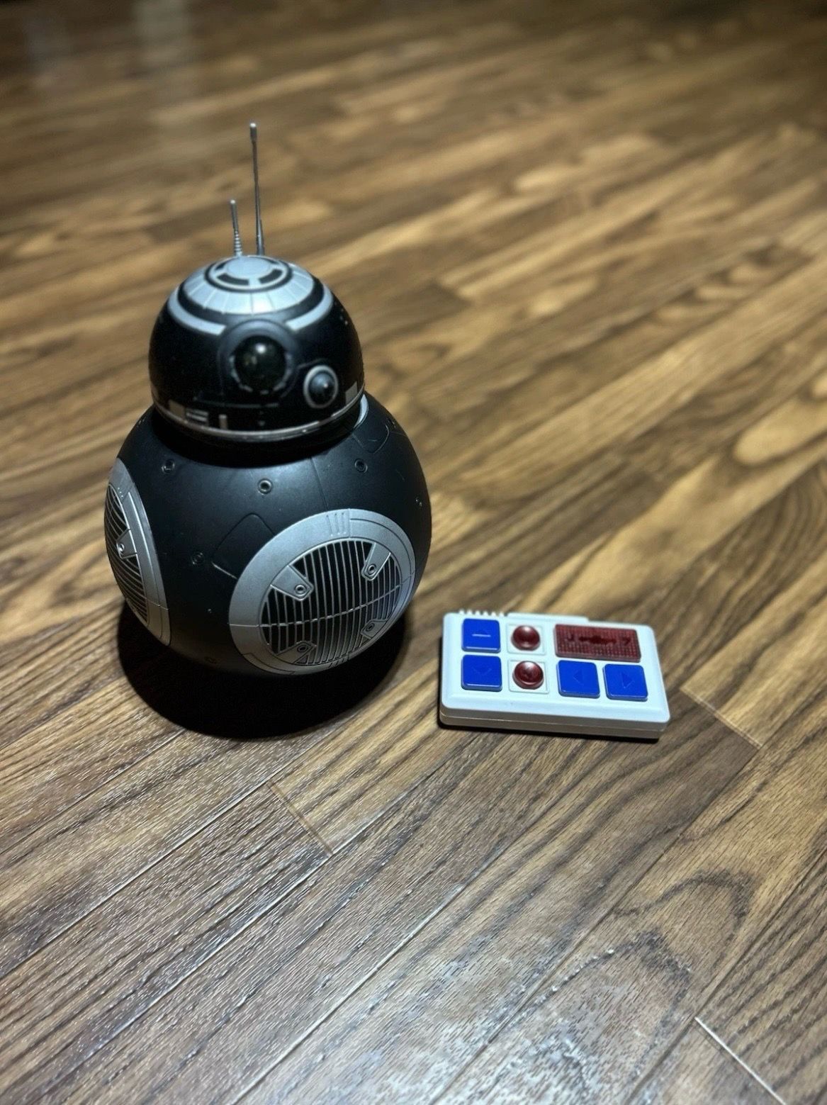 Disney World Galaxy’s Edge Droid Depot BB Unit With Remote