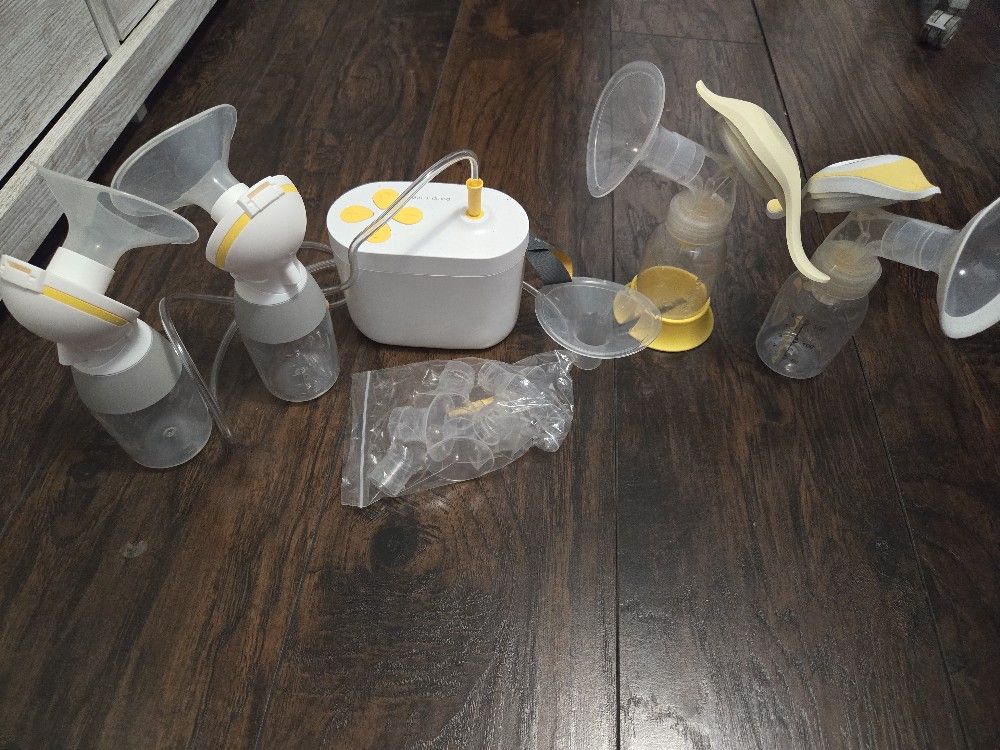 Medela Pumps With Carrying Case