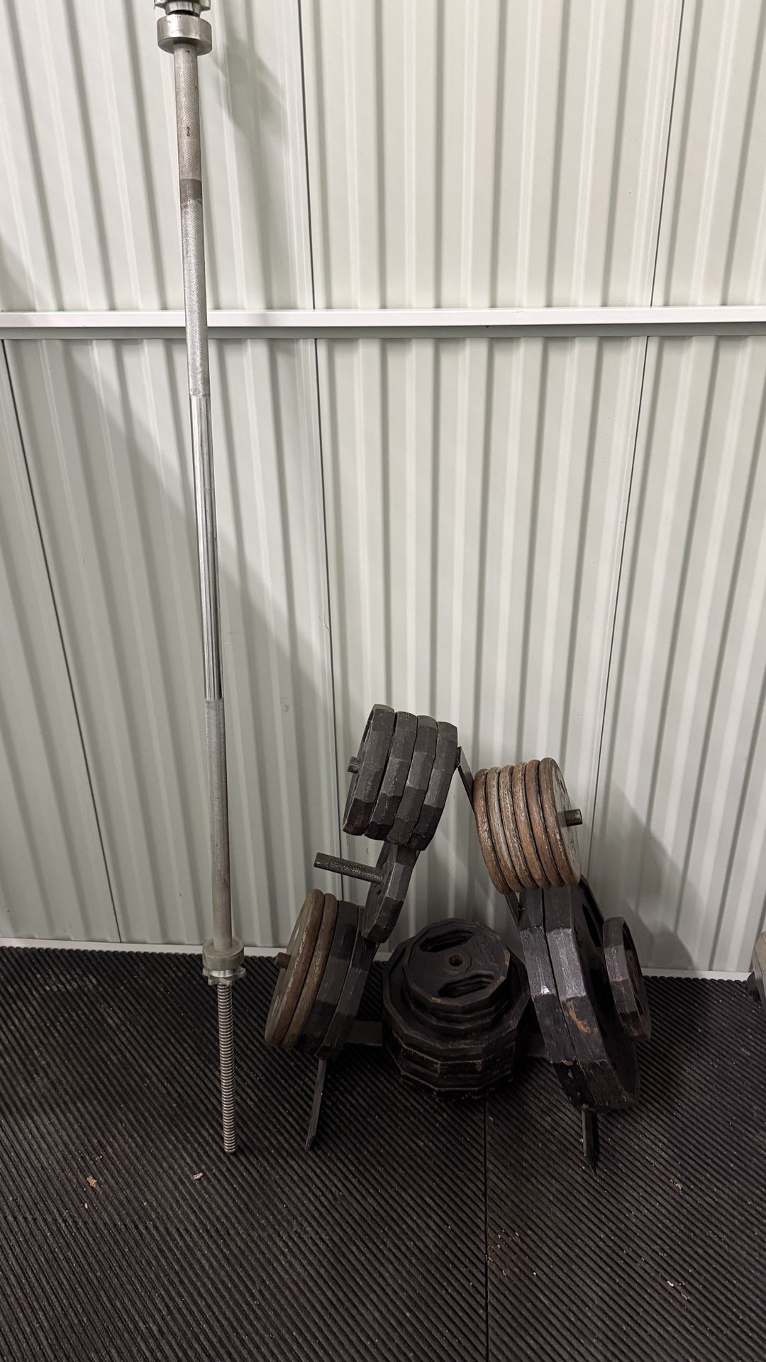 Weight Plate Lot with Barbell – Marcy Grip 5/10/25 lb + Standard Iron Plates