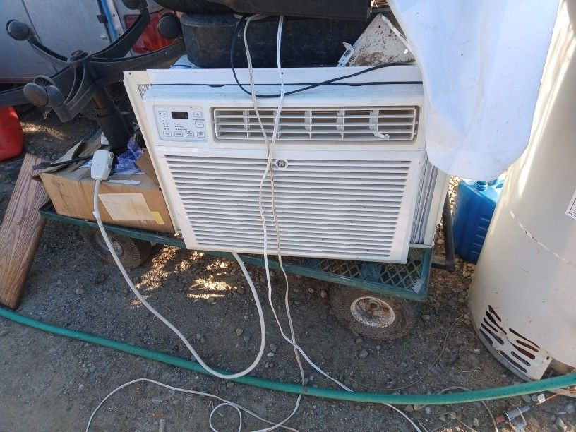 Air Conditioner (Window Unit)