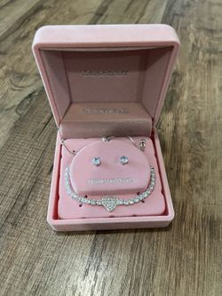 Bracelet and Earrings Gift Set