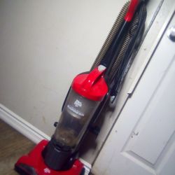 Dirt Devil Endura Express bagless upright Vacuum Cleaner
