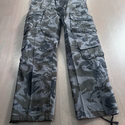men's cargo pants. Size 42, but fits like 40